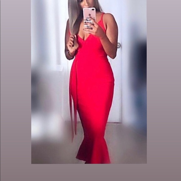 Fashion Nova Dresses & Skirts - Red sophisticated evening dress. Perfect for date night/ professional settings.